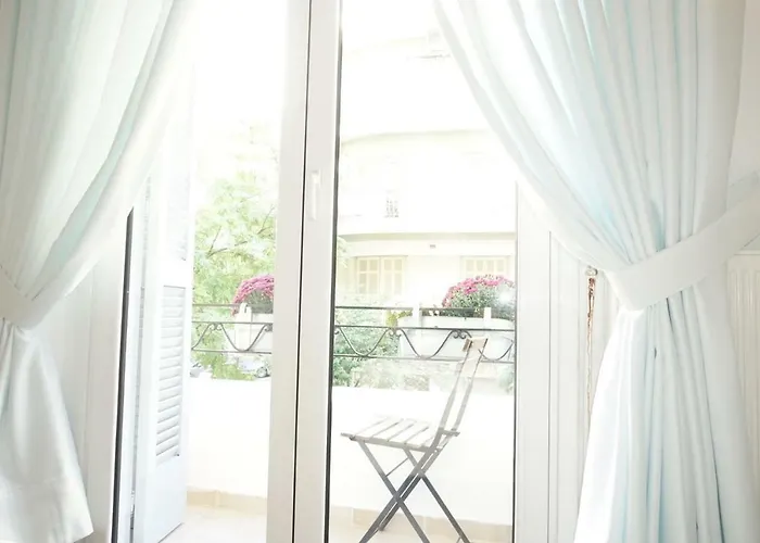 Market- Upper Aristotelous Sq Luxury * Saloniki