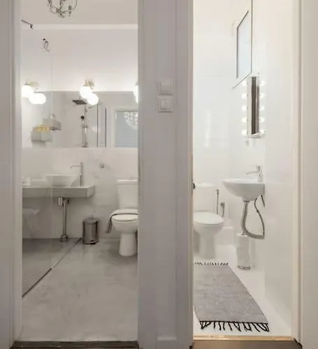Market- Upper Aristotelous Sq Luxury Apartament Saloniki