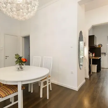 Market- Upper Aristotelous Sq Luxury *